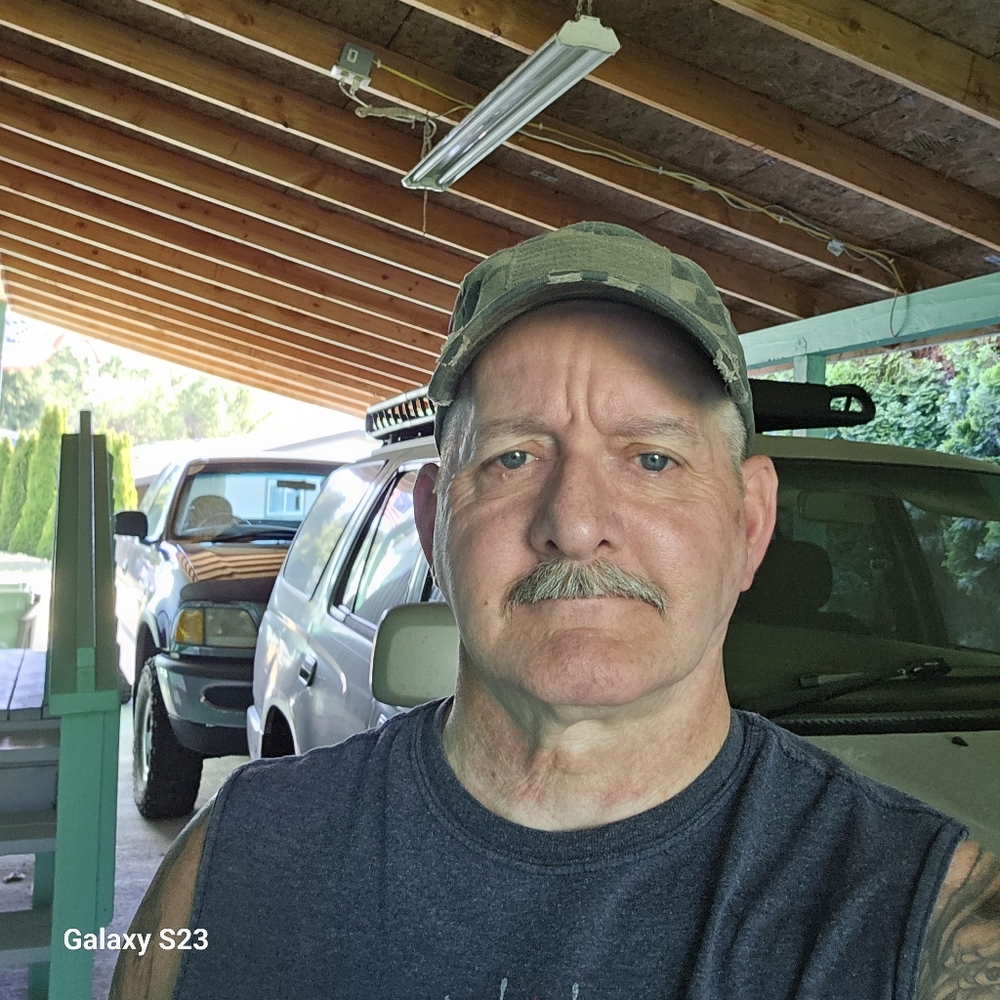 Meet your Posher, Dennis